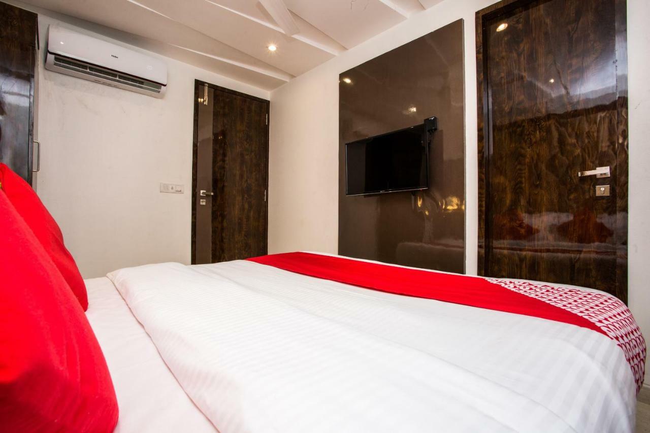 מומביי Oyo 37559 Hotel Al Haram מראה חיצוני תמונה