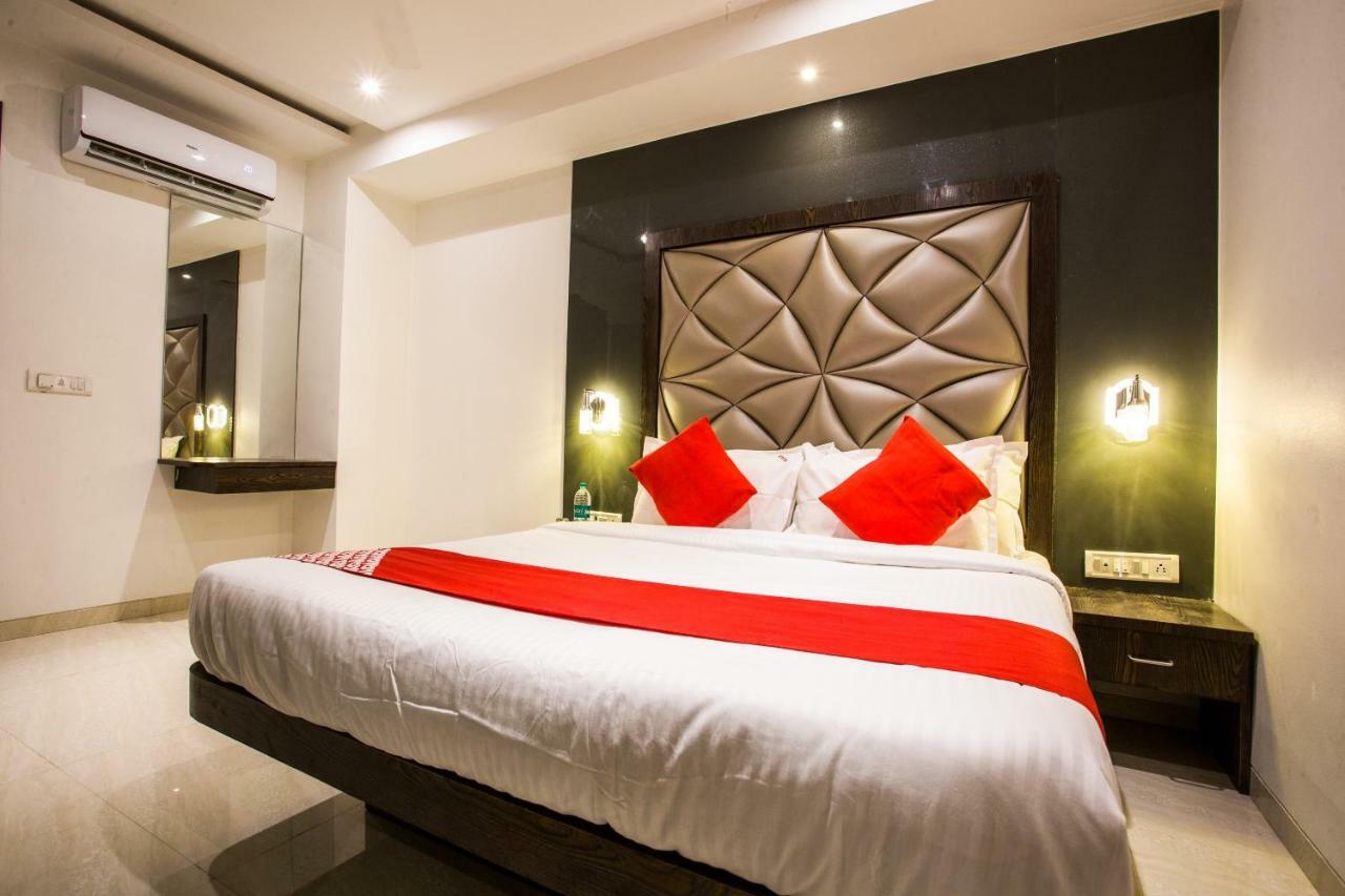 מומביי Oyo 37559 Hotel Al Haram מראה חיצוני תמונה