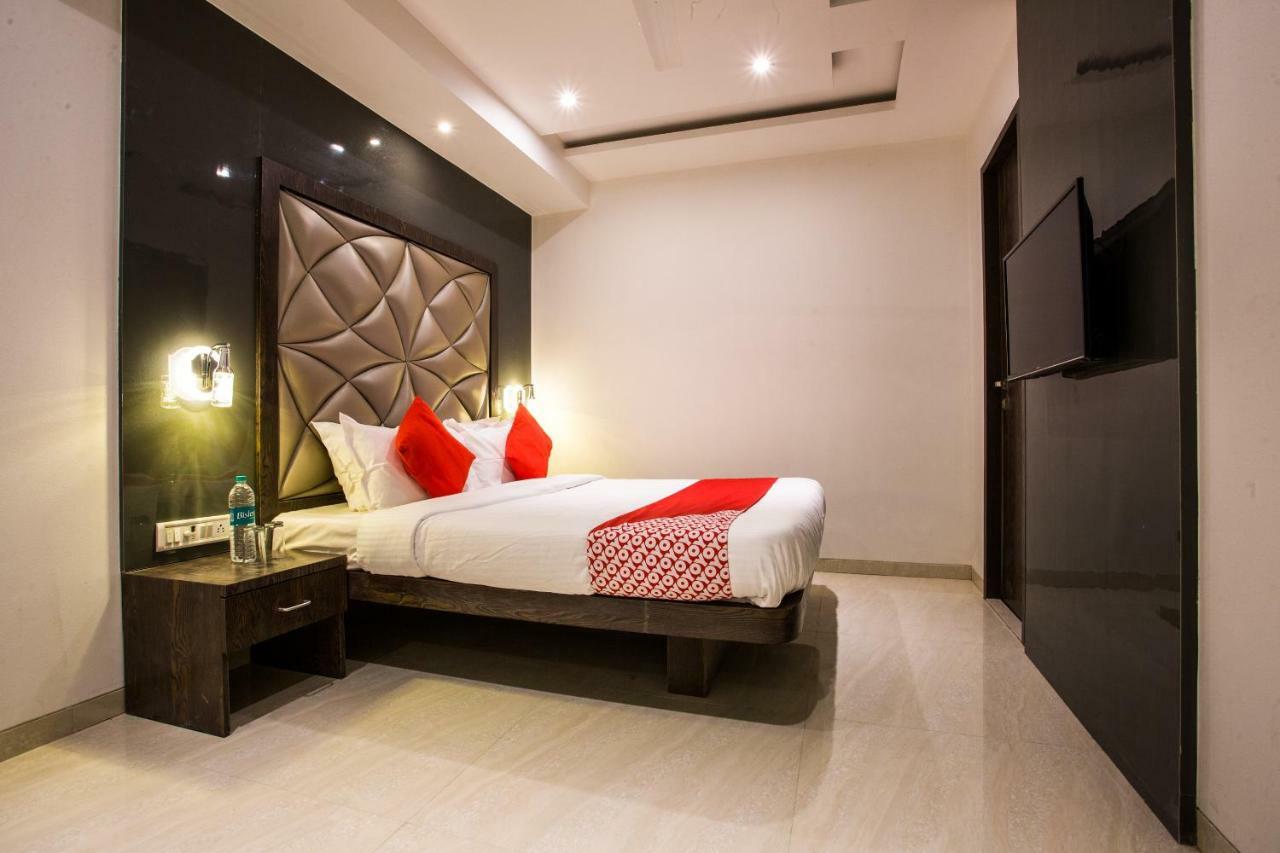 מומביי Oyo 37559 Hotel Al Haram מראה חיצוני תמונה